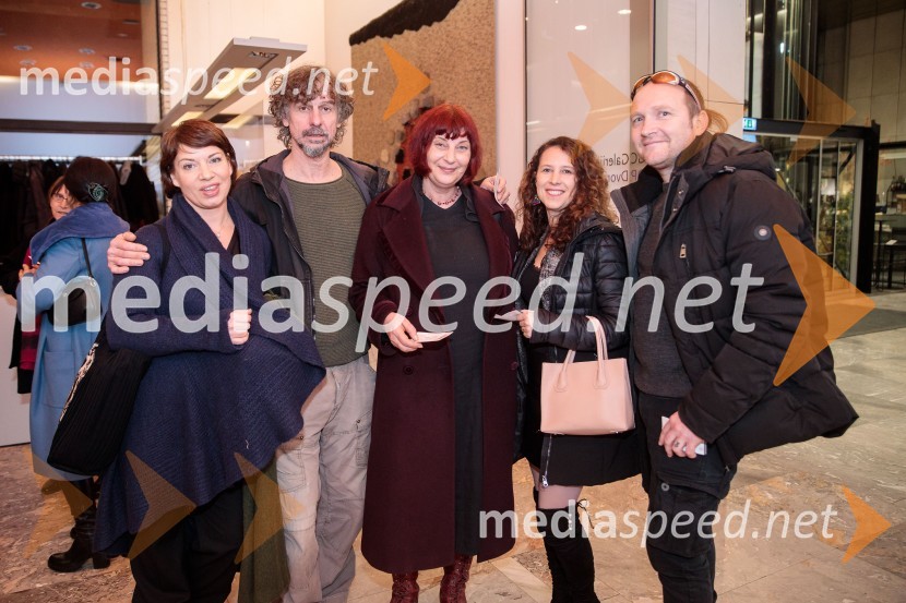  Irena Kovačevič, igralka;  Jan  Cvitkovič, igralec, režiser;  ... ;  ... ;  ... Moja vojna harmonika, premiera zgodovinskega kabareta