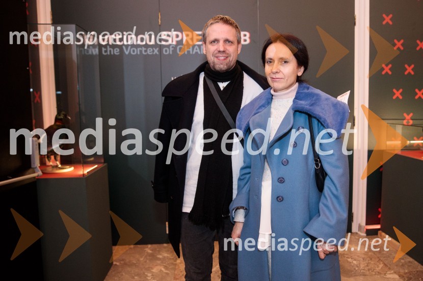  Miklavž Komelj, pesnik, prevajalec, umetnostni zgodovinar;  ... Moja vojna harmonika, premiera zgodovinskega kabareta