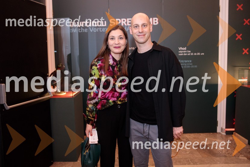   Alma  Čaušević Klemenčič, izvršna direktorica Beletrine;  Rok Klemenčič, art direktor in vodja DX oddelka, Renderspace, d. o. o.Moja vojna harmonika, premiera zgodovinskega kabareta