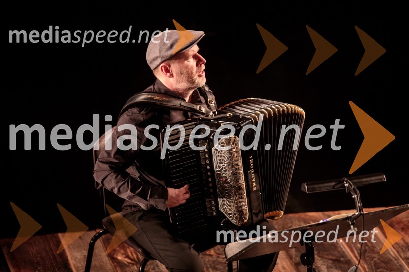  Jure Tori, glasbenikMoja vojna harmonika, premiera zgodovinskega kabareta