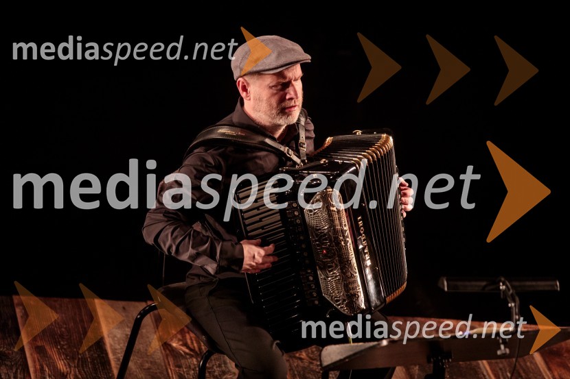  Jure Tori, glasbenikMoja vojna harmonika, premiera zgodovinskega kabareta