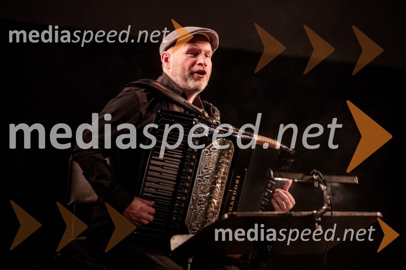  Jure Tori, glasbenikMoja vojna harmonika, premiera zgodovinskega kabareta