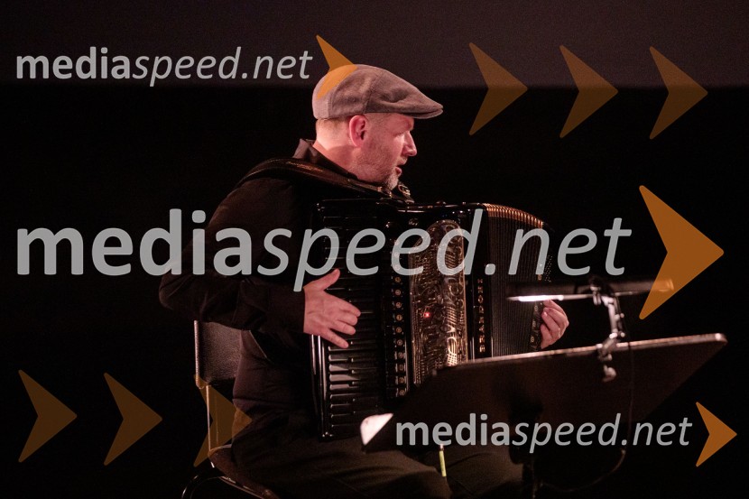  Jure Tori, glasbenikMoja vojna harmonika, premiera zgodovinskega kabareta