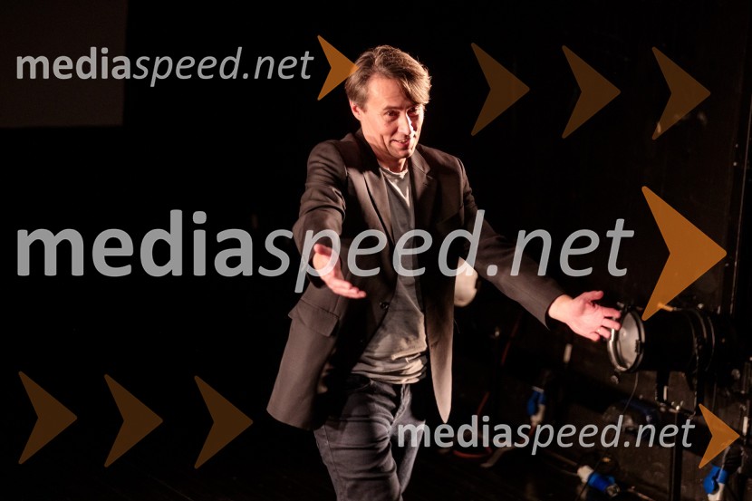  Aleš Šteger, programski direktor, BeletrinaMoja vojna harmonika, premiera zgodovinskega kabareta