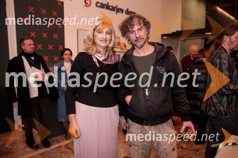 dr. Vesna Mikolič, predsednica strokovnega sveta Zlati kamen;  Jan  Cvitkovič, igralec, režiserMoja vojna harmonika, premiera zgodovinskega kabareta