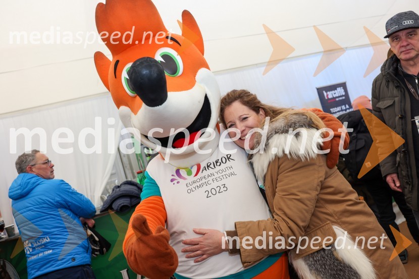  ... ;  Urška Hrovat, nekdanja smučarka59. Zlata lisica, VIP sobota