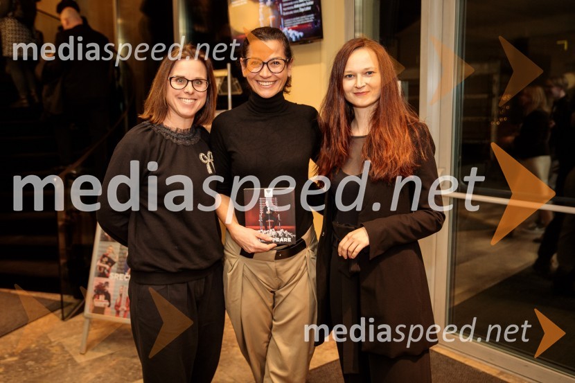  Petra Hrastar, MGL;  Simona  Belle, služba za stike z javnostmi MGL;  Katarina Koprivnikar, marketing MGLShakespeare, premiera monoprojekta Sebastiana Cavazze