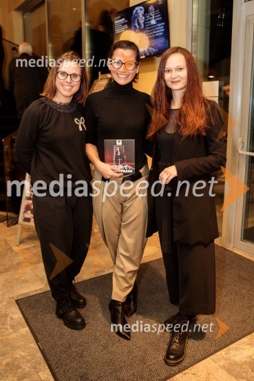  Petra Hrastar, MGL;  Simona  Belle, služba za stike z javnostmi MGL;  Katarina Koprivnikar, marketing MGLShakespeare, premiera monoprojekta Sebastiana Cavazze