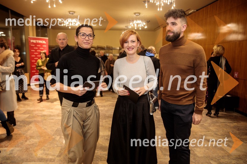  Simona  Belle, služba za stike z javnostmi MGL; dr. Asta Vrečko, ministrica za kulturo; dr. Sašo Slaček Brlek, raziskovalec na FDVShakespeare, premiera monoprojekta Sebastiana Cavazze