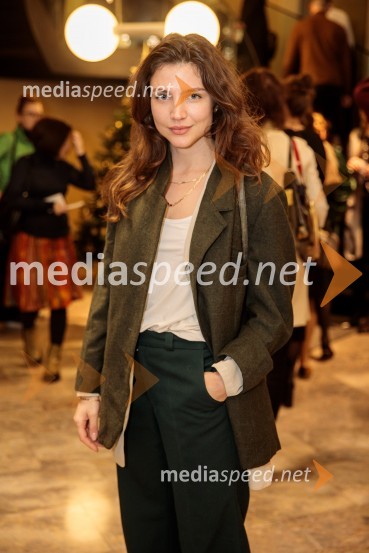  Inja Zalta, manekenka in igralkaShakespeare, premiera monoprojekta Sebastiana Cavazze