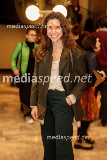  Inja Zalta, manekenka in igralkaShakespeare, premiera monoprojekta Sebastiana Cavazze