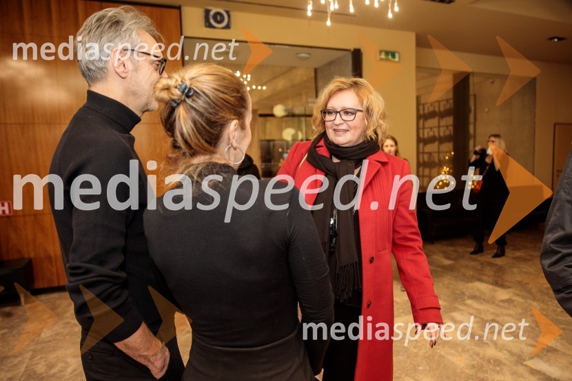  ... ;  ... ;  Ksenija Benedetti, nekdanja šefinja državnega protokola RSShakespeare, premiera monoprojekta Sebastiana Cavazze