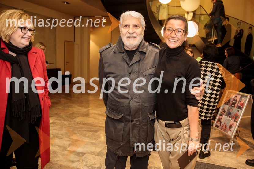  Ksenija Benedetti, nekdanja šefinja državnega protokola RS;  Boris Cavazza, igralec;  Simona  Belle, služba za stike z javnostmi MGLShakespeare, premiera monoprojekta Sebastiana Cavazze