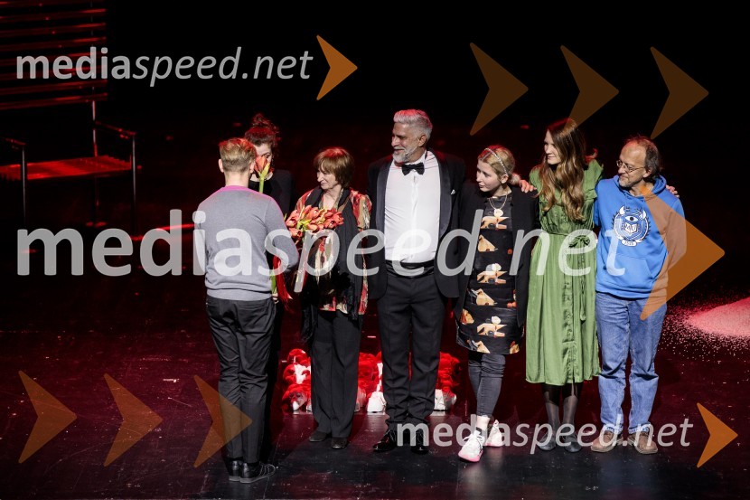  ... ;  Aleksandra Šuklar, marimbistka;  Maja Cerar, lektorica;  Sebastian Cavazza, dramski in filmski igralec;  Eva Mahkovic, dramaturginja;  ... ;  Žiga LebarShakespeare, premiera monoprojekta Sebastiana Cavazze