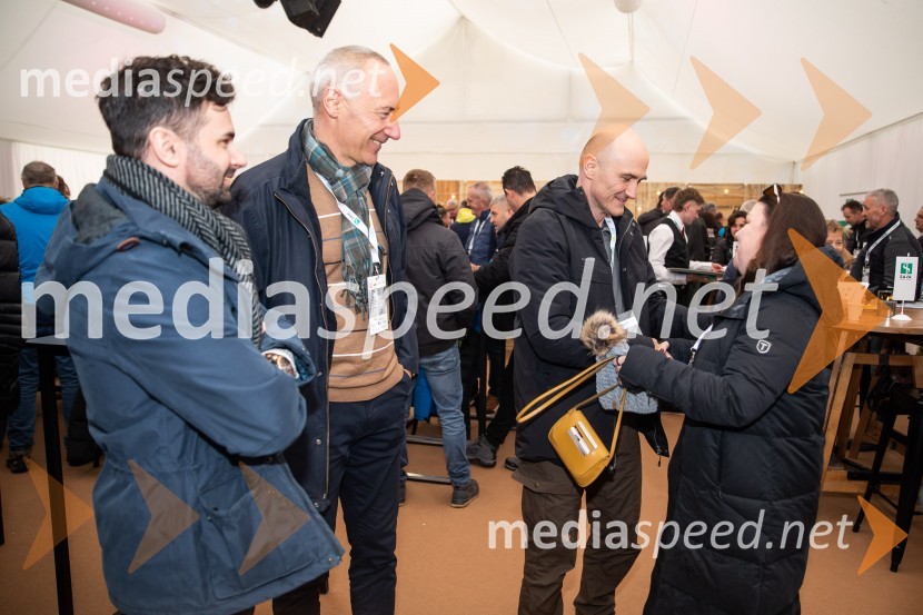  Miha Pahulje, član uprave Zavarovalnica Sava;  Jošt Dolničar, predsednik uprave, Zavarovalnica Sava;  ... ;  Tjaša Kolenc Filipčič, vodja upravljanja z blagovno znamko in direktorica marketinga v Skupini Triglav59. Zlata lisica, VIP sobota