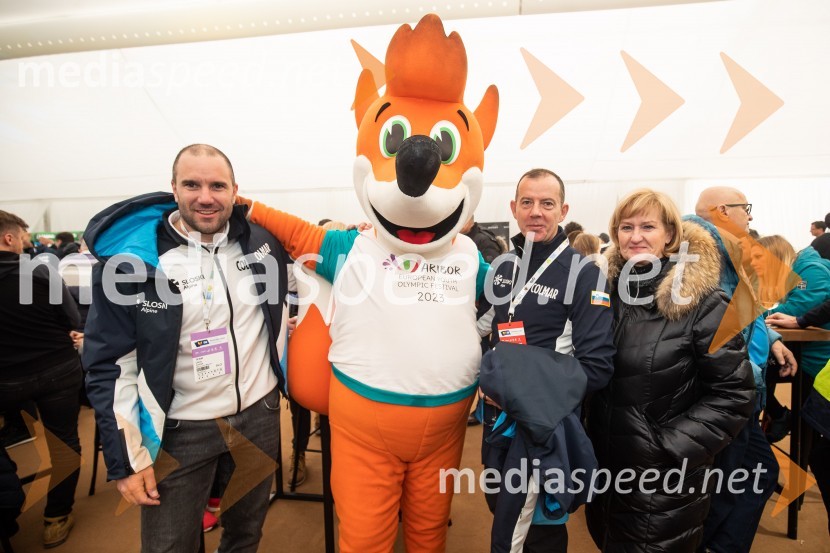  Uroš Zupan, direktor, Smučarska zveza Slovenije ;  ... ;  Enzo Smrekar, predsednik uprave Droge Kolinske in glavni direktor strateškega poslovnega področja v Atlantic Grupi, predsednik SZS;  Henrika Zupan, županja, Kranjska Gora59. Zlata lisica, VIP sobota