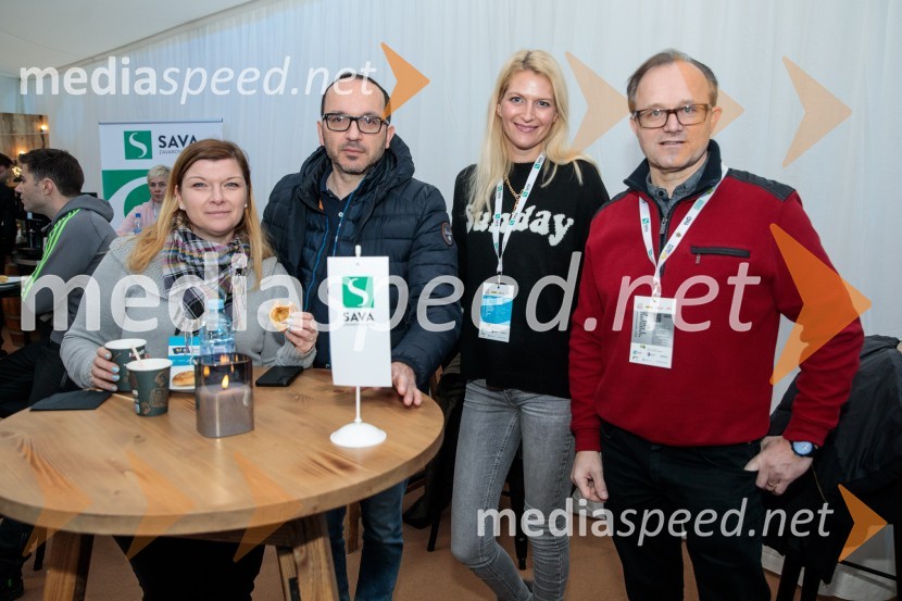  Lucija Medved, Zavarovalnica Sava;  Valentino Mendek;  Jona Bale, Zavarovalnica Sava;  mag. Stanko Petek, direktor oddelka prodaje premoženjskih zavarovanj, Zavarovalnica Sava59. Zlata lisica, nedelja