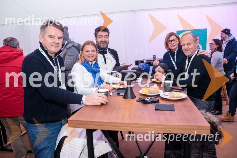  Ranko Šmigoc, direktor, Marprom;  Renata Šmigoc;  Marko Rataj, vodja smučišč, Marprom;  Dragica Potočnik;  Boris Potočnik59. Zlata lisica, nedelja