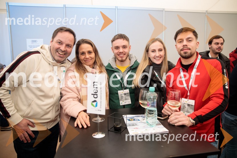  Dominik Dukarić, vodja marketinga Marprom;  Minja Lednik, Mediaspeed d.o.o;  Staš Dobaj;  Nastja Šprah;  Anej Dukarič59. Zlata lisica, nedelja