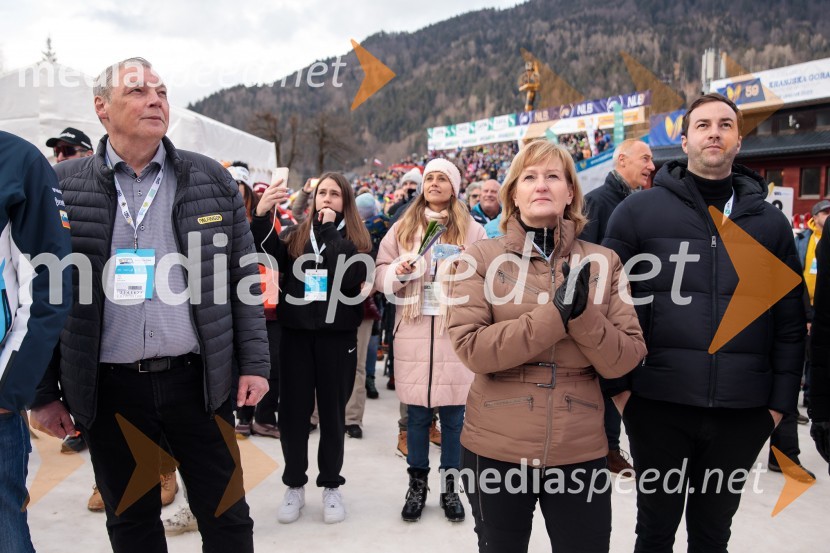  Hannes Roither, tiskovni predstavnik, Palfinger;  Tija Kovačič;  Minja Lednik, Mediaspeed d.o.o;  Henrika Zupan, županja, Kranjska Gora;  Rok Capl, v.d. direktor, Spirit Slovenia59. Zlata lisica, nedelja