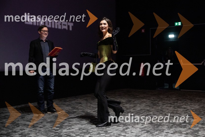  Igor  Harb, prevajalec, filmski kritik;  Zala Djurić, igralkaDedek gre na jug premiera, Cineplexx Ljubljana