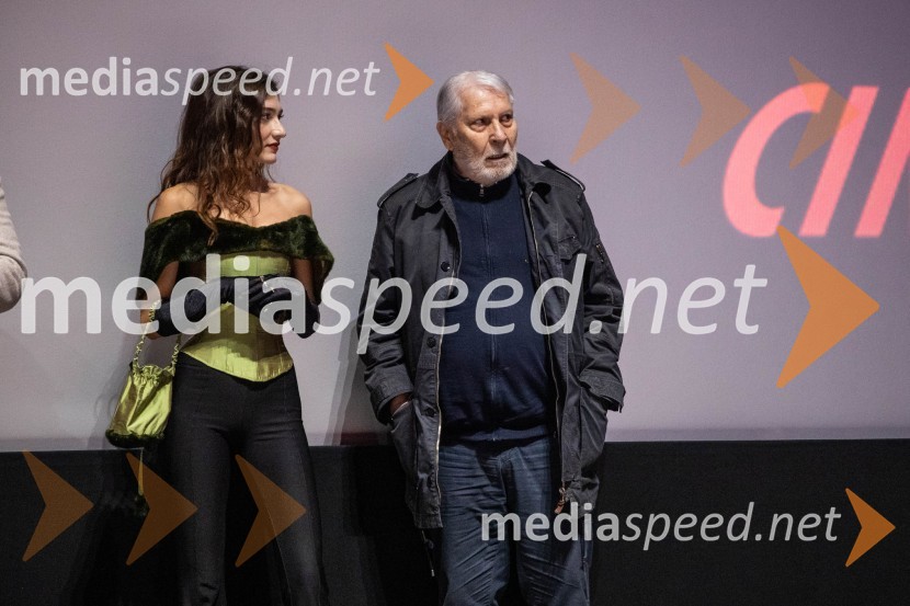  Zala Djurić, igralka;  Boris Cavazza, igralecDedek gre na jug premiera, Cineplexx Ljubljana