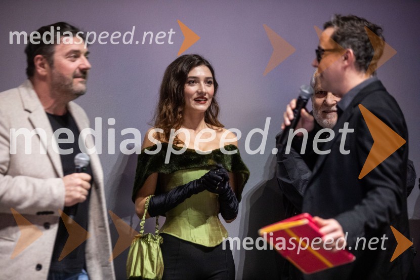  Goran  Navojec, igralec;  Zala Djurić, igralka;  Igor  Harb, prevajalec, filmski kritikDedek gre na jug premiera, Cineplexx Ljubljana