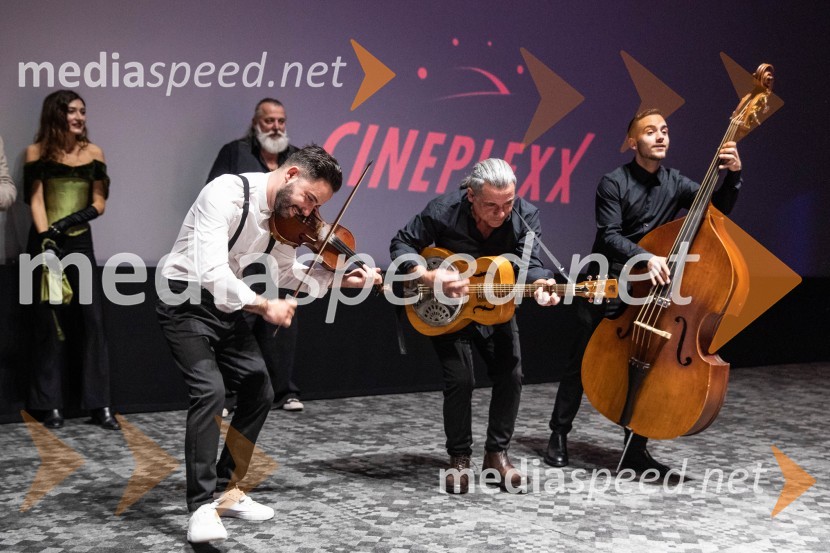  Mišo Kontrec, pevec;  Jože Kontrec, Langa;  Dominik Kontrec, član skupine, Mlada LangaDedek gre na jug premiera, Cineplexx Ljubljana