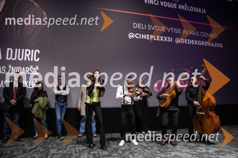  Zala Djurić, igralka;  Mišo Kontrec, pevec;  Jože Kontrec, Langa;  Dominik Kontrec, član skupine, Mlada LangaDedek gre na jug premiera, Cineplexx Ljubljana