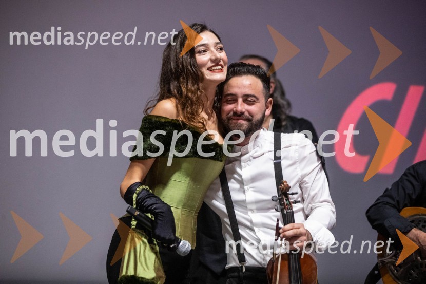  Zala Djurić, igralka;  Mišo Kontrec, pevecDedek gre na jug premiera, Cineplexx Ljubljana