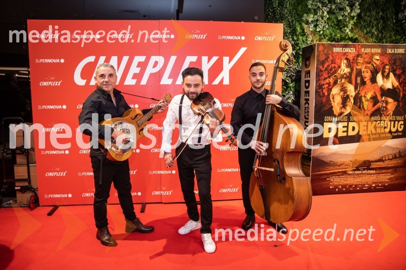  Jože Kontrec, Langa;  Mišo Kontrec, pevec;  Dominik Kontrec, član skupine, Mlada LangaDedek gre na jug premiera, Cineplexx Ljubljana