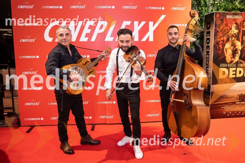  Jože Kontrec, Langa;  Mišo Kontrec, pevec;  Dominik Kontrec, član skupine, Mlada LangaDedek gre na jug premiera, Cineplexx Ljubljana