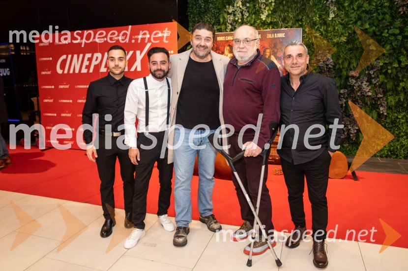  Dominik Kontrec, član skupine, Mlada Langa;  Mišo Kontrec, pevec;  Goran  Navojec, igralec;  Branislav Brana Srdić , filmski producent;  Jože Kontrec, LangaDedek gre na jug premiera, Cineplexx Ljubljana