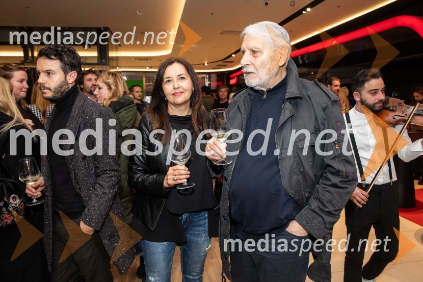  Ksenija Mišič, igralka;  Boris Cavazza, igralecDedek gre na jug premiera, Cineplexx Ljubljana