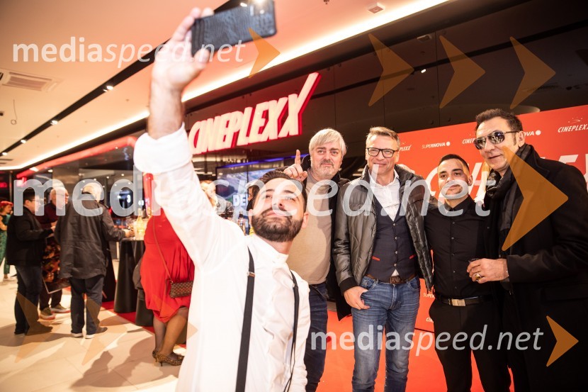  Miško Kontrec, član skupine, Mlada Langa;  Marko Miladinović - Mile, igralec;  Nenad Tokalić, igralec;  Dominik Kontrec, član skupine, Mlada Langa;  Branko Djurić, igralecDedek gre na jug premiera, Cineplexx Ljubljana