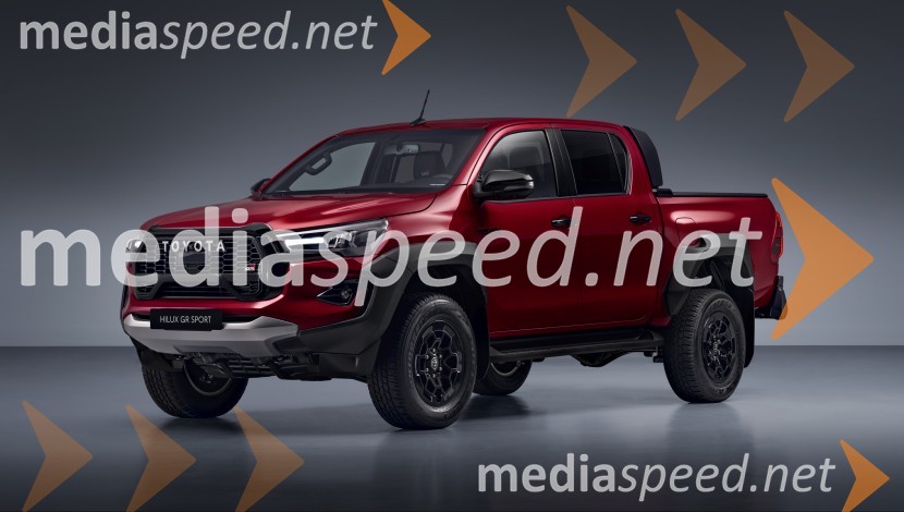 Legendarni poltovornjak HILUX se z različico GR SPORT dviguje na višjo raven