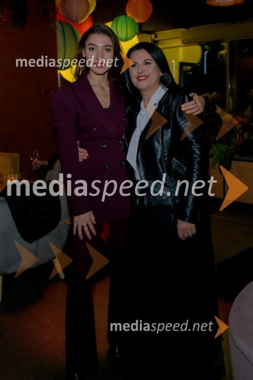  Zala Djurić, igralka;  ... Premiera filma Dedek gre na jug, Maribox