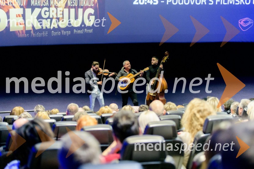  Miško Kontrec, član skupine, Mlada Langa;  Jože Kontrec, Langa;  Dominik Kontrec, član skupine, Mlada LangaPremiera filma Dedek gre na jug, Maribox