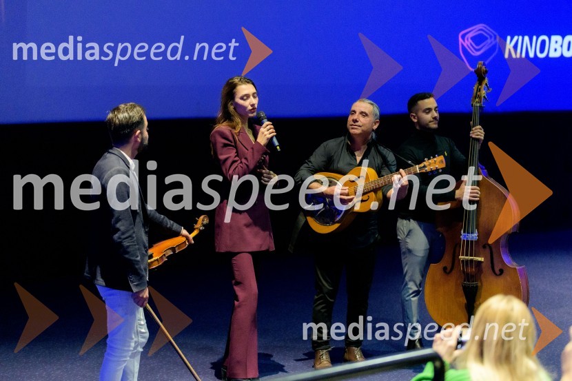  Miško Kontrec, član skupine, Mlada Langa;  Zala Djurić, igralka;  Jože Kontrec, Langa;  Dominik Kontrec, član skupine, Mlada LangaPremiera filma Dedek gre na jug, Maribox