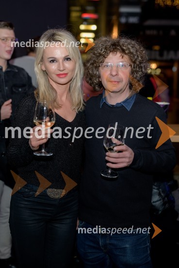  Lidija  Seštak Zorič, predsednica društva Sonček Maribor  ;  Matjaž Latin, režiser in igralecPremiera filma Dedek gre na jug, Maribox