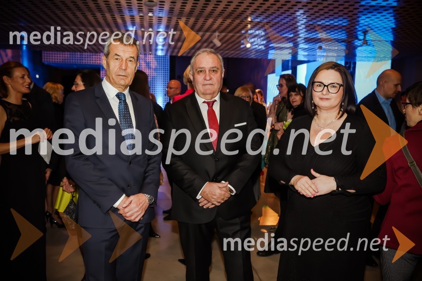  Stojan Petrič, nekdanji predsednik uprave družbe FMR;  Bojan Budja, odgovorni urednik, Delo;  Nataša  Luša, direktorica družbe Delo d.o.o.Delova osebnost leta 2022 je Marjan Pipenbaher