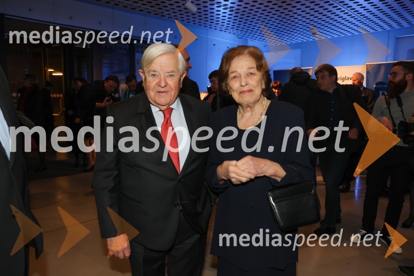  Milan Kučan, nekdanji predsednik Republike Slovenije;  Štefka KučanDelova osebnost leta 2022 je Marjan Pipenbaher