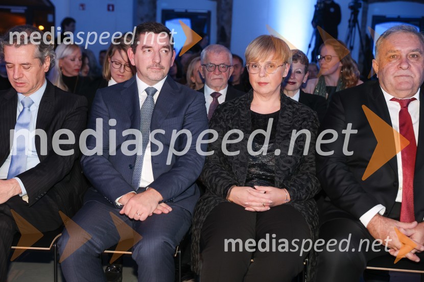 dr. Robert Golob, predsednik vlade RS; dr. Aleš Musar, lastnik Ruske dače; dr. Nataša Pirc Musar, predsednica Republike Slovenije;  ... Delova osebnost leta 2022 je Marjan Pipenbaher
