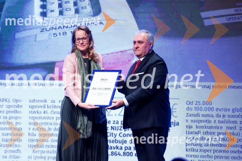  Brigite Ferlič Žgajnar, novinarka;  Bojan Budja, odgovorni urednik, DeloDelova osebnost leta 2022 je Marjan Pipenbaher