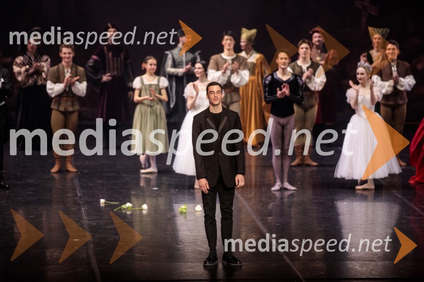  Iñaki Cobos Guerrero, kostumograf in scenografGiselle, romantični balet v dveh dejanjih