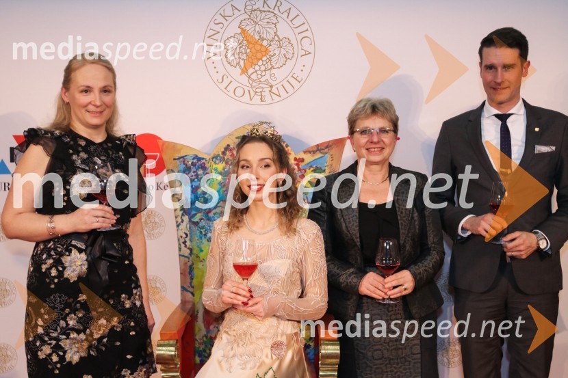 mag. Tjaša Kos, vinogradništvo Kos, Vinska kraljica Slovenije 2002;  Maja Pečarič, 26. Vinska kraljica Slovenije 2023;  Irena Šinko, ministrica za kmetijstvo, gozdarstvo in prehrano;  Janez Černe, podžupan Mestne občine KranjVinska kraljica Slovenije 2023 je Maja Pečarič