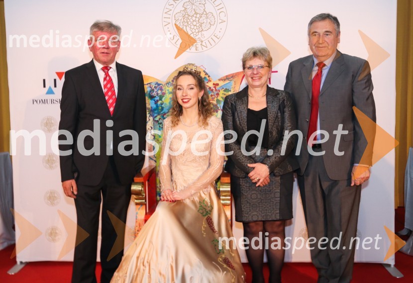  ... ;  Maja Pečarič, Vinska kraljica Slovenije 2023;  Irena Šinko, ministrica za kmetijstvo, gozdarstvo in prehrano;  ... Vinska kraljica Slovenije 2023 je Maja Pečarič