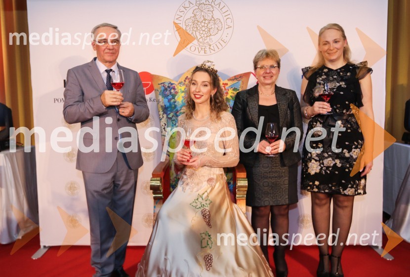  Janez Erjavec, direktor, Pomurski sejem, d.d., Gornja Radgona;  Maja Pečarič, Vinska kraljica Slovenije 2023;  Irena Šinko, ministrica za kmetijstvo, gozdarstvo in prehrano; mag. Tjaša Kos, vinogradništvo Kos, Vinska kraljica Slovenije 2002Vinska kraljica Slovenije 2023 je Maja Pečarič