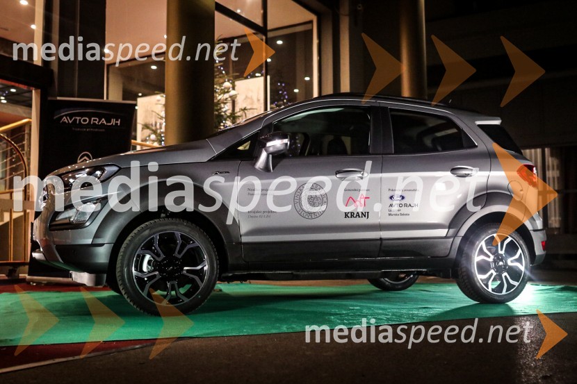 Vinska kraljica Slovenije 2023 je Maja Pečarič