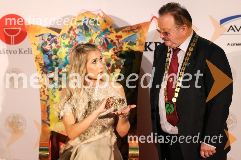  Ana Protner, 25. vinska kraljica Slovenije, 11. Mariborska vinska kraljica, Vina Joaness;  ... Vinska kraljica Slovenije 2023 je Maja Pečarič